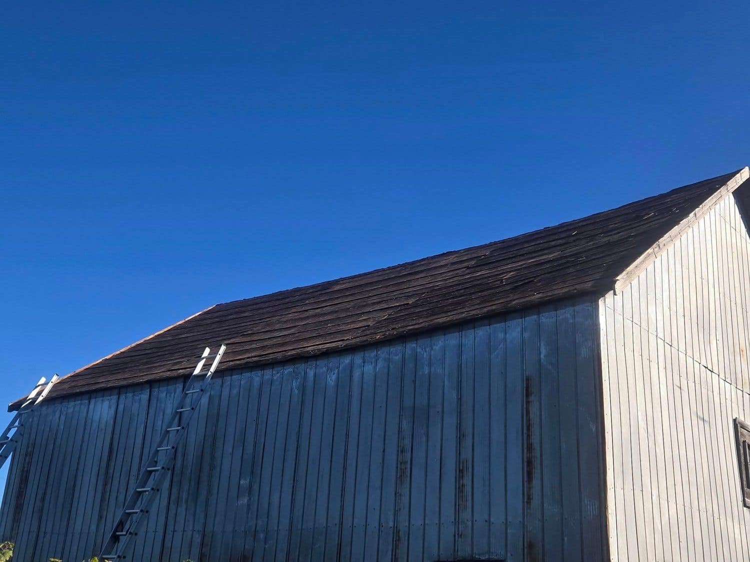 New metal roof on a weathered barn near Beamsville